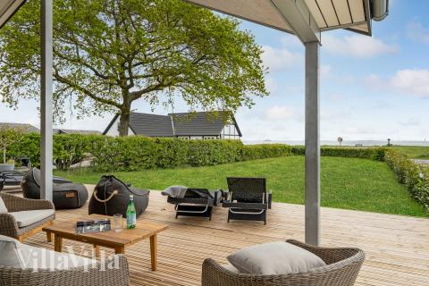 Luksushus nr. 950 har en deilig terrasse med gode hagemøbler til 9 personer.