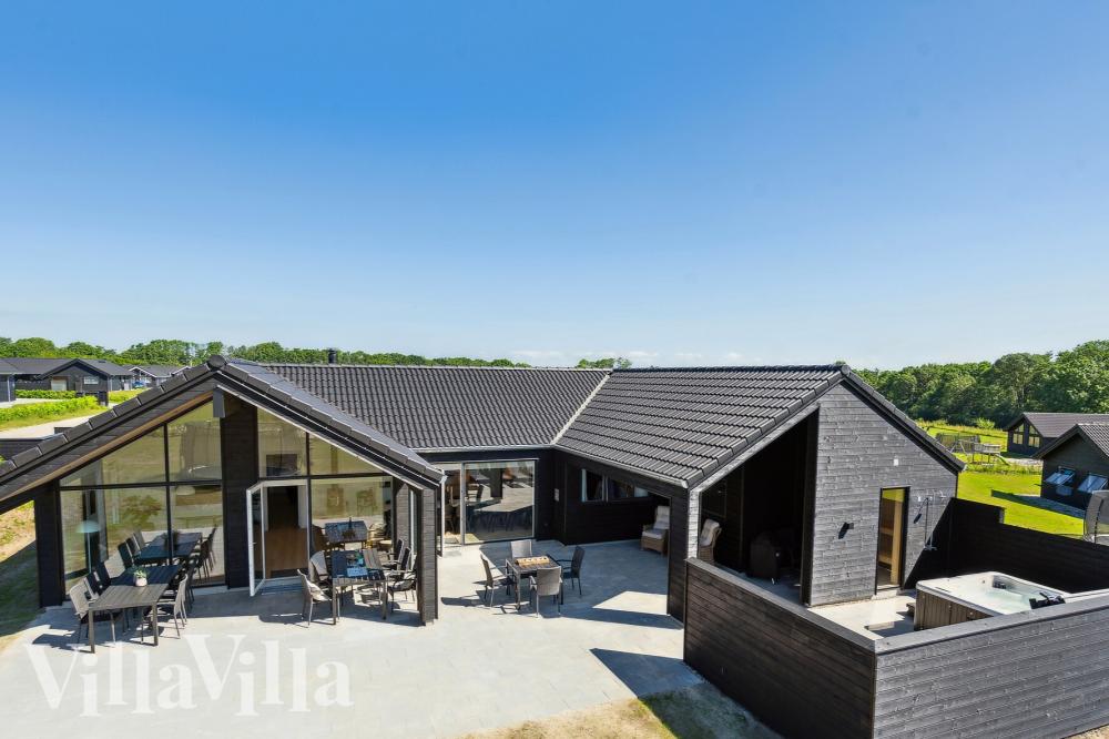 Dette lekre huset med svømmebasseng, nr. 776, med plass til 18 personer, ligger i Tyskland