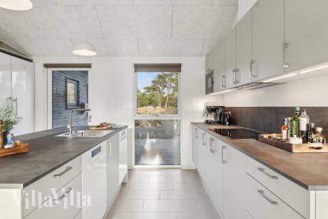 Kjøkkenet i luksushus nr. 773 i Tyskland er godt innrettet.