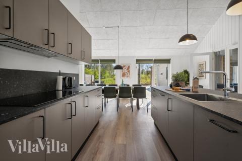 Kjøkkenet i luksushus nr. 777 er fullt utstyrt så dere lett kan lage mat til 24 personer.