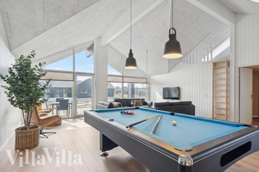 I tillegg til alle aktivitetsmulighetene i husets bassengavdeling, kan du også spille biljard, bordtennis og dart i luksushus nr. 779
