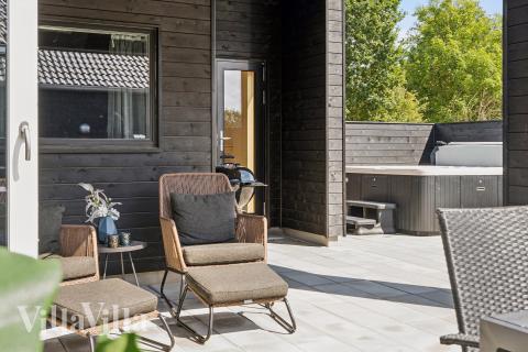 Luksushus nr. 780 har en deilig terrasse med gode hagemøbler til 26 personer.