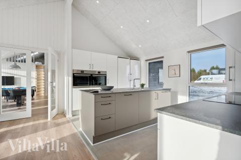 Kjøkkenet i luksushus nr. 782 er fullt utstyrt så dere lett kan lage mat til 24 personer.