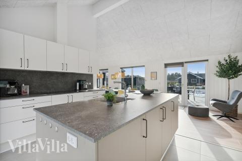 Kjøkkenet i luksushus nr. 782 i Tyskland er godt innrettet.