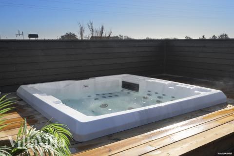 Slapp av i boblebadet i luksushus nr. 528 i Vestjylland.