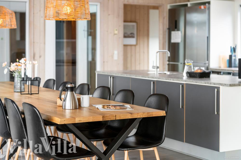 Oppholdsrom med plass til 18 i luksushus nr. 322.