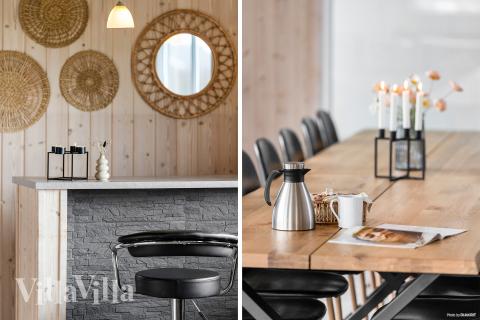 Det er god plass til at 18 personer sitter sammen i feriehusets oppholdsrom under et besøk i luksushus 322 i Fyn og øyer.