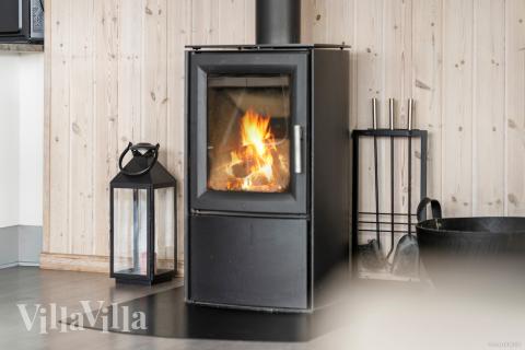 Det er god plass til hygge i feriehusets sofagruppe under oppholdet i luksushus nr. 322