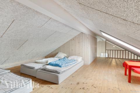 Noen av de 18 soveplassene i luksushus nr. 322 finnes på hems