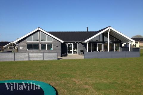 Dette lekre huset med svømmebasseng, nr. 322, med plass til 18 personer, ligger i Fyn og øyer