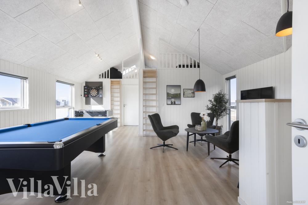 I tillegg til alle aktivitetsmulighetene i husets bassengavdeling, kan du også spille biljard, bordtennis og dart i luksushus nr. 907
