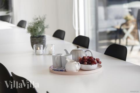 Oppholdsrom med plass til 18 i luksushus nr. 907.