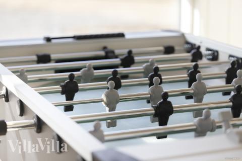 Konkurrer i feriehusets aktivitetsrom når dere besøker luksushus nr. 907 i Fyn og øyer.