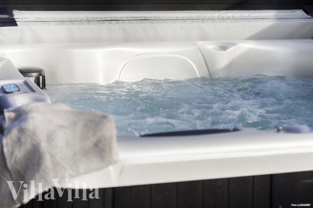 Nyt varmen i boblebadet i luksushus nr. 907 i Fyn og øyer