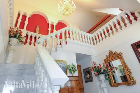 Det romslige inngangspartiet til luksushus nr. 951 i Fyn og øyer