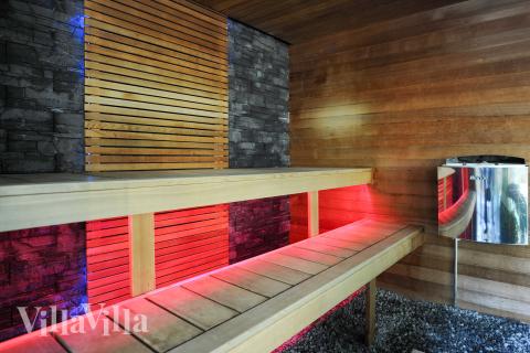 Nyt varmen i badstuen i luksushus nr. 951 til 18 personer