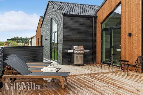 Luksushus nr. 682 har en deilig terrasse med gode hagemøbler til 18 personer.