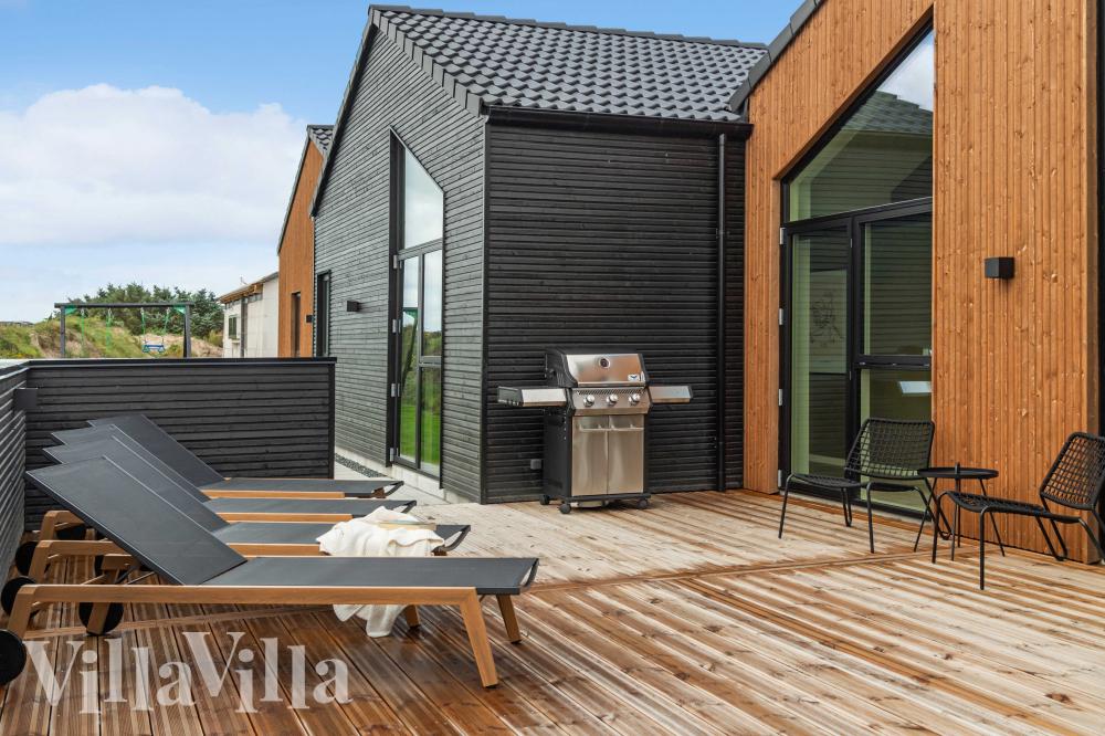 Luksushus nr. 682 har en deilig terrasse med gode hagemøbler til 18 personer.