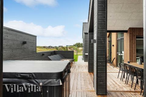 Stor terrasse i luksushus nr. 682 i Nordjylland.