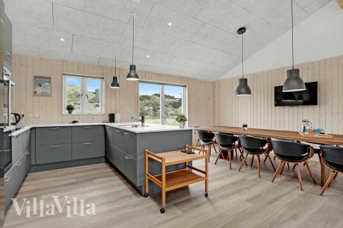 Kjøkkenet i luksushus nr. 945 er fullt utstyrt så dere lett kan lage mat til 12 personer.