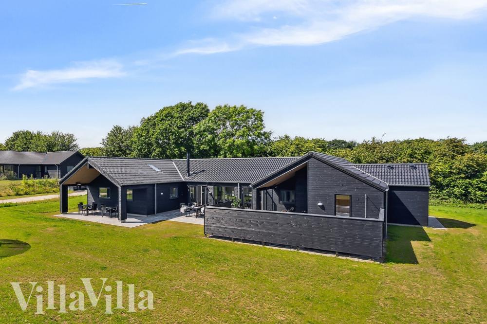 Dette lekre huset med svømmebasseng, nr. 948, med plass til 26 personer, ligger i Lolland/Falster/Møn