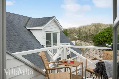 Nyt en grillkveld på terrassen i luksushus nr. 953 i Vestjylland