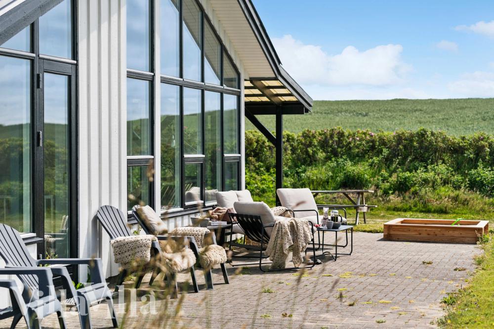 Luksushus nr. 954 har en deilig terrasse med gode hagemøbler til 6 personer.