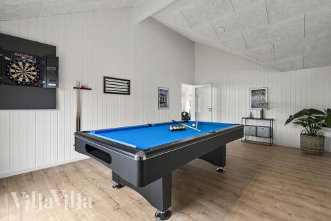 I tillegg til alle aktivitetsmulighetene i husets bassengavdeling, kan du også spille biljard, bordtennis og dart i luksushus nr. 928
