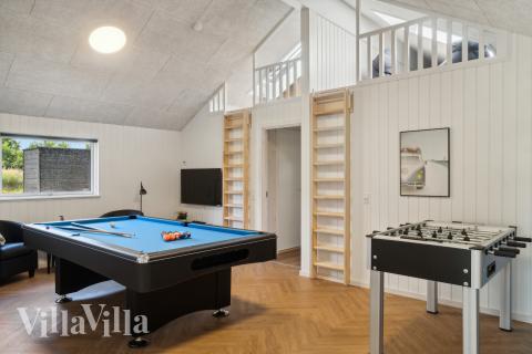 I tillegg til alle aktivitetsmulighetene i husets bassengavdeling, kan du også spille biljard, bordtennis og dart i luksushus nr. 904