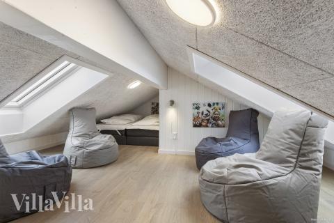 Noen av de 18 soveplassene i luksushus nr. 916 finnes på hems