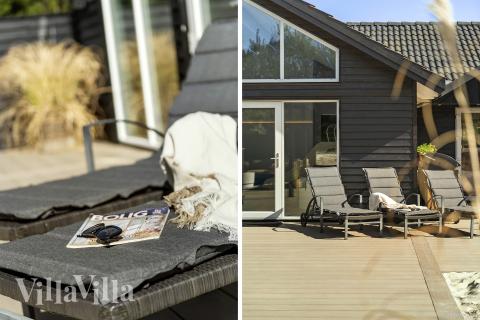 Nyt en grillkveld på terrassen i luksushus nr. 273 i Vestjylland