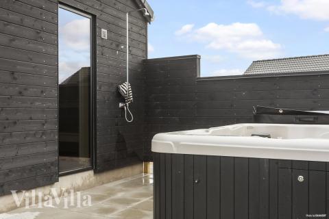 Nyt varmen i boblebadet i luksushus nr. 914 i Lolland/Falster/Møn