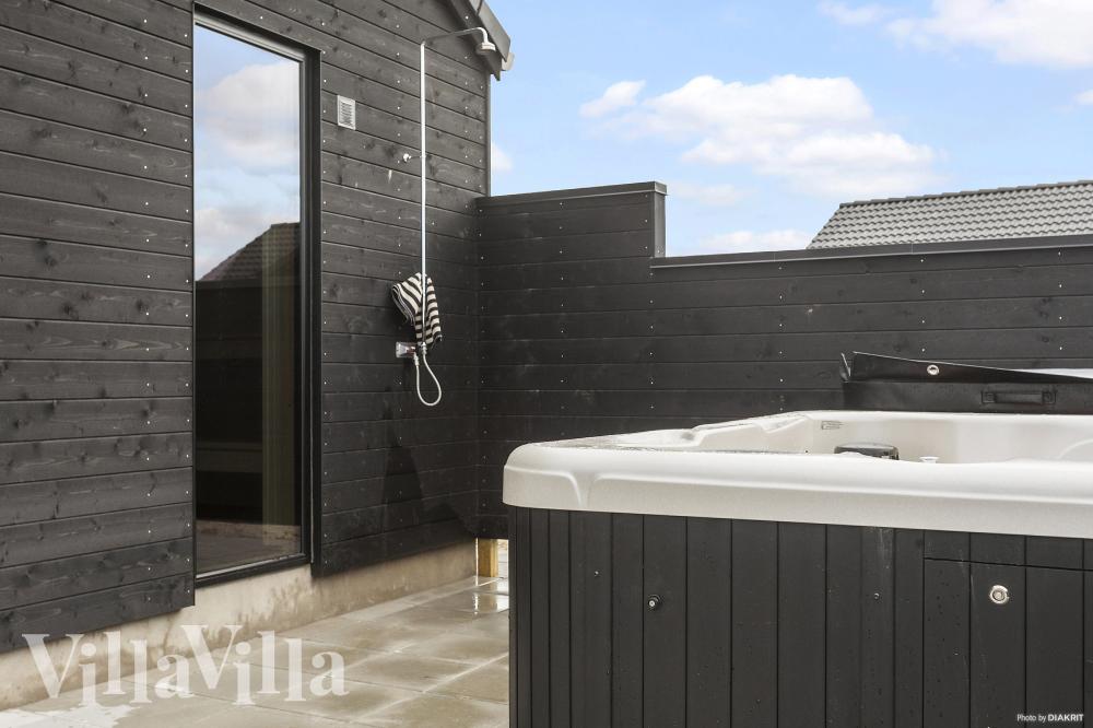Nyt varmen i boblebadet i luksushus nr. 914 i Lolland/Falster/Møn