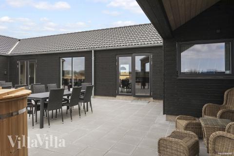 Luksushus nr. 914 har en deilig terrasse med gode hagemøbler til 30 personer.