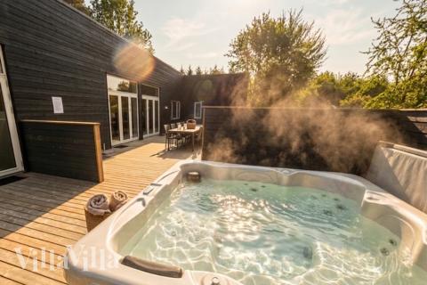 Nyt varmen i boblebadet i luksushus nr. 641 i Nordsjælland