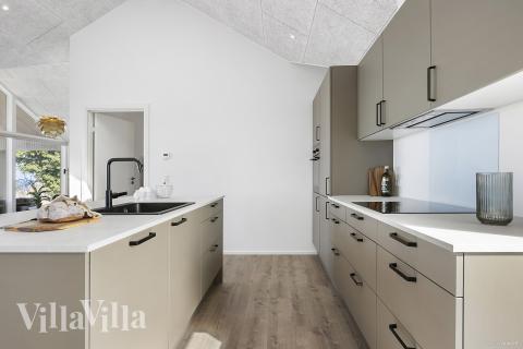 Kjøkkenet i luksushus nr. 927 er fullt utstyrt så dere lett kan lage mat til 8 personer.
