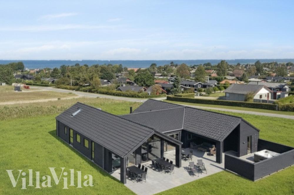 Dette lekre huset med svømmebasseng, nr. 696, med plass til 18 personer, ligger i Fyn og øyer