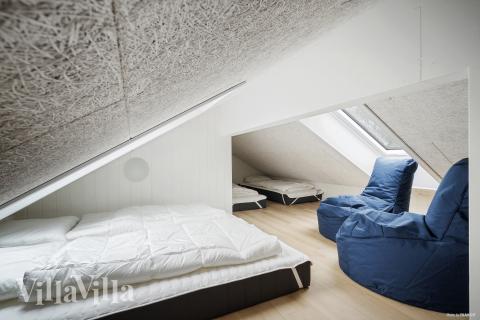 Noen av de 18 soveplassene i luksushus nr. 918 finnes på hems