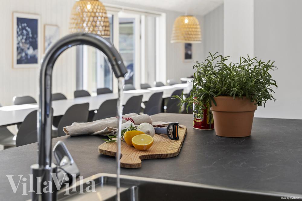 Kjøkkenet i luksushus nr. 822 er godt innrettet.
