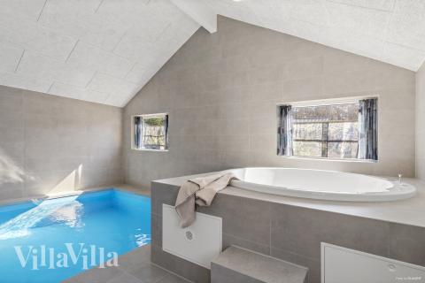 Nyt varmen i boblebadet i luksushus nr. 822 i Østjylland