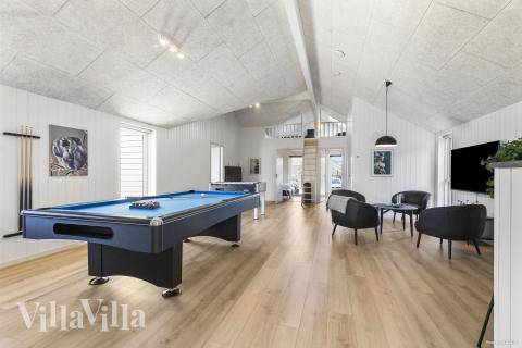 I tillegg til alle aktivitetsmulighetene i husets bassengavdeling, kan du også spille biljard, bordtennis og dart i luksushus nr. 824