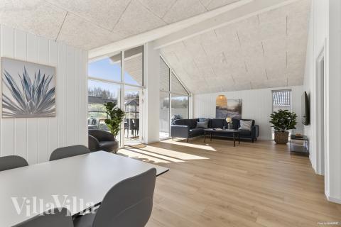 Oppholdsrom med plass til 20 i luksushus nr. 824.