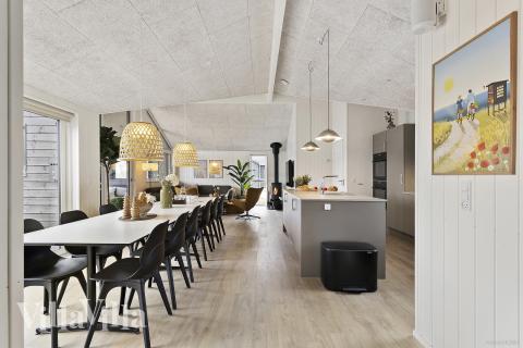 Oppholdsrom med plass til 12 i luksushus nr. 919.