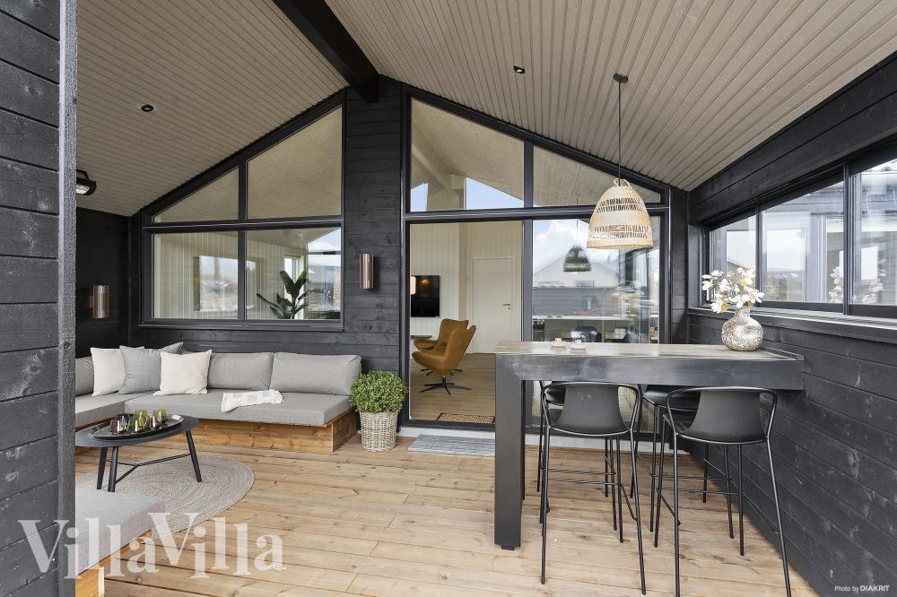 Nyt en grillkveld på terrassen i luksushus nr. 919 i Fyn og øyer