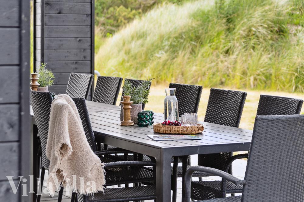 Luksushus nr. 959 har en deilig terrasse med gode hagemøbler til 26 personer.