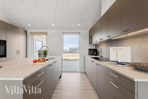 Kjøkkenet i luksushus nr. 917 er fullt utstyrt så dere lett kan lage mat til 20 personer.