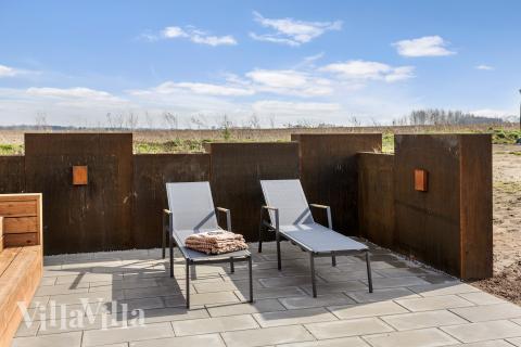 Luksushus nr. 917 har en deilig terrasse med gode hagemøbler til 20 personer.