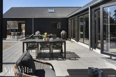 Luksushus nr. 933 har en deilig terrasse med gode hagemøbler til 20 personer.
