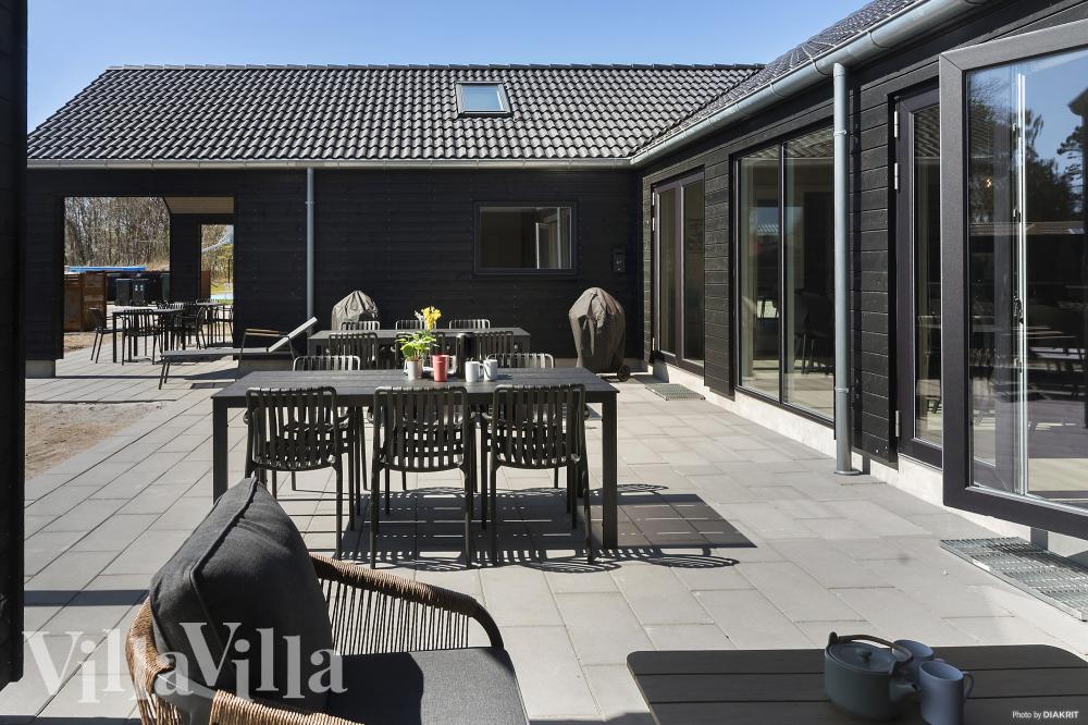 Luksushus nr. 933 har en deilig terrasse med gode hagemøbler til 20 personer.