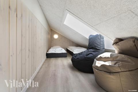 Noen av de 20 soveplassene i luksushus nr. 933 finnes på hems